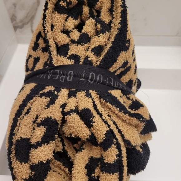 BAREFOOT DREAMS In The Wild Throw - Picture 5 of 5